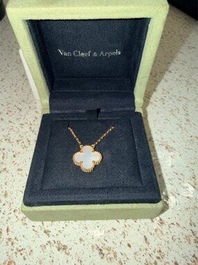 Van Cleef & Arpels Vintage Alhambra Necklace – Authentic Comes with a certificat